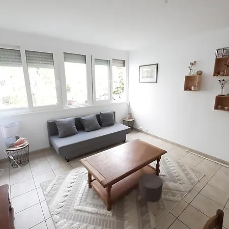 Spacious Bright Apartment Near Nantes Апартаменты